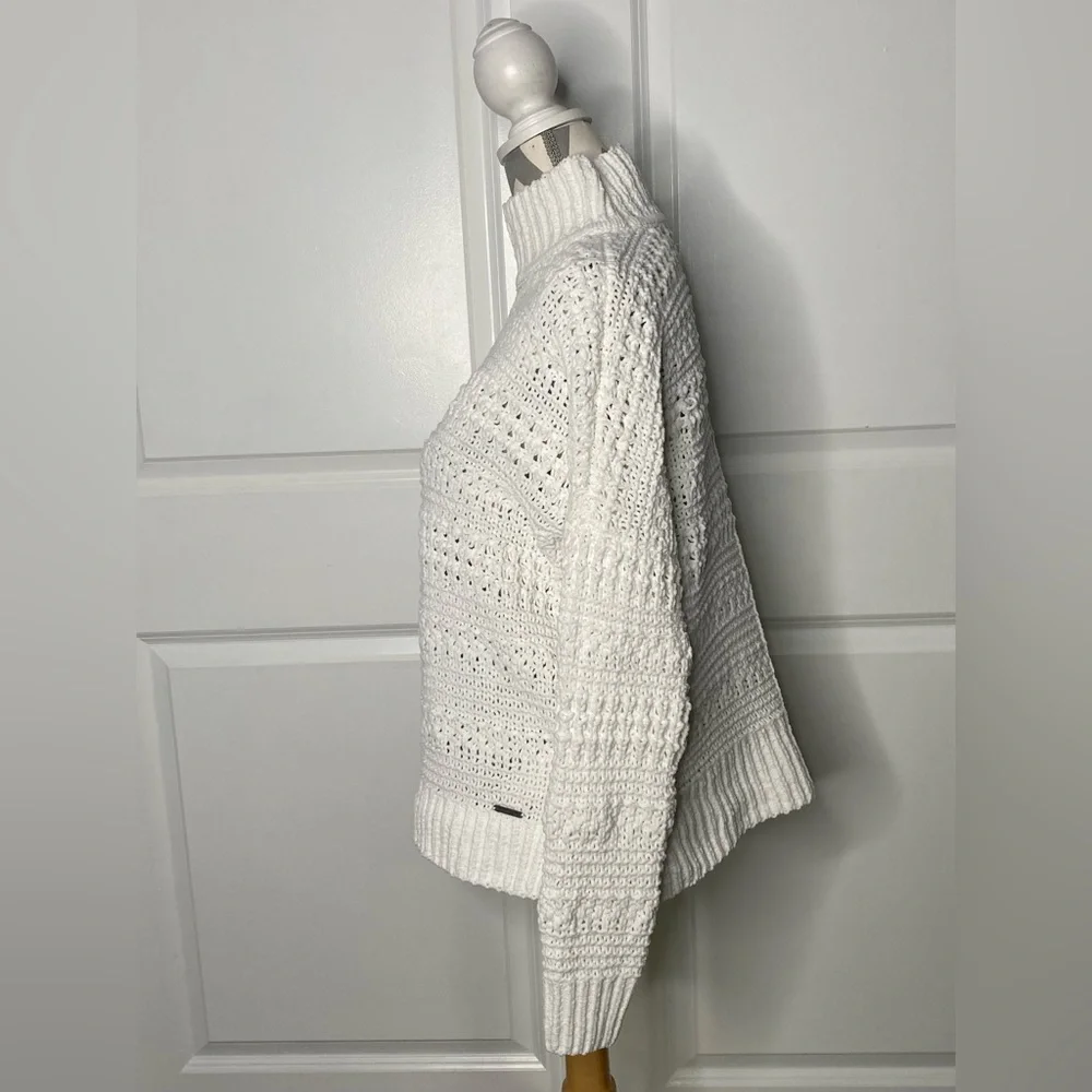 Abercrombie & Fitch Medium White Turtleneck Sweater - Picture 4 of 8